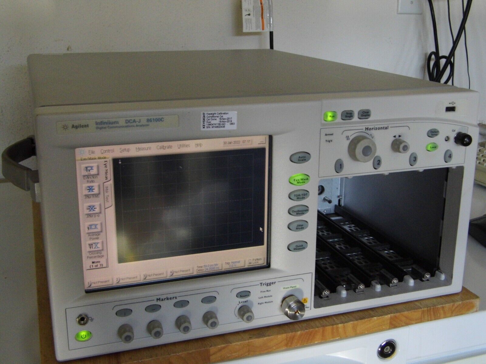 Agilent 86100C Infiniium DCA-J Oscilloscope Mainframe 001,092 Agilent 86100C Infiniium DCA-J Oscilloscope Mainframe 001,092